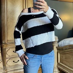 Hollister Black White Distressed Sweater. Medium M